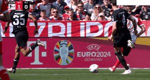 开云体育电脑版-【德甲】凯恩双响 拜仁2比1法兰克福